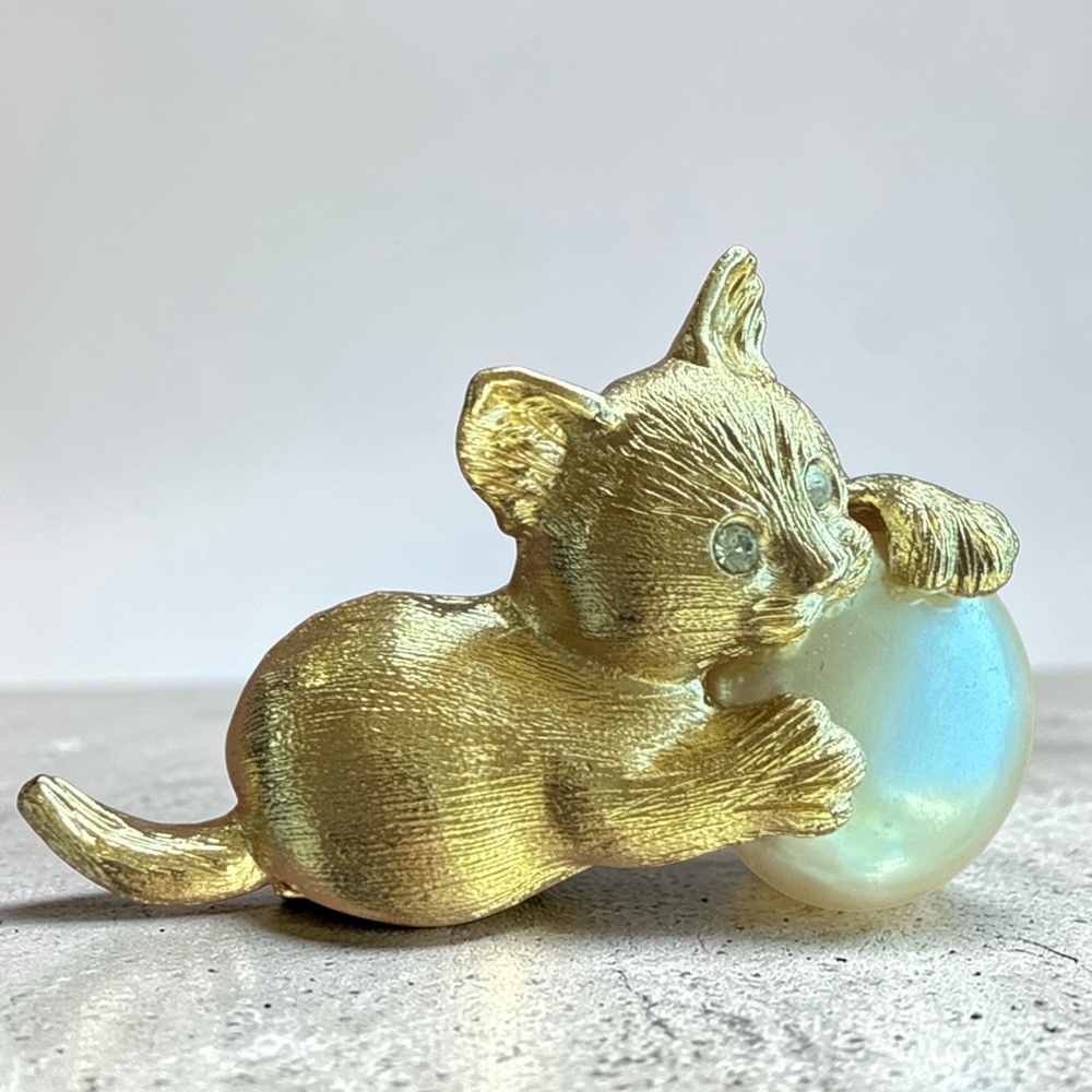 Vintage Richelieu Gold Tone Cat Brooch Holding Faux Pearl |Signed Designer Pin